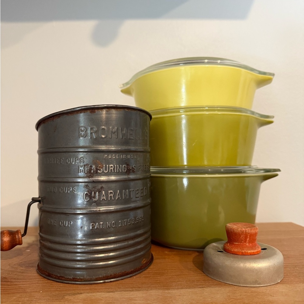 Bromwell Vintage Metal Sifter